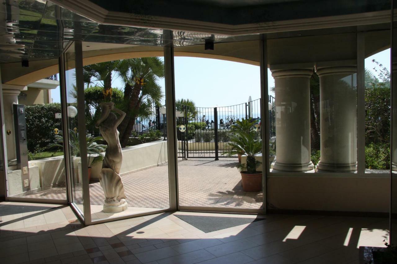 Sharon Apartment In Victoria Beach Menton Exterior photo